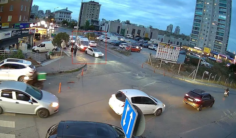 Başakşehir'de ambulansa yol vermeyen magandaya rekor ceza! Araç ve ehliyet gitti - 4