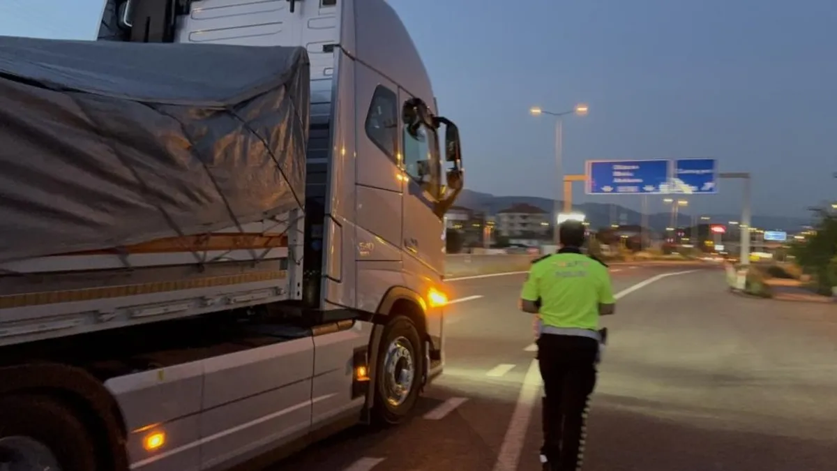 Düzce'de bayram tatili nedeniyle büyük araçların geçişi yasaklandı: Sürücü cezadan kaçamadı
