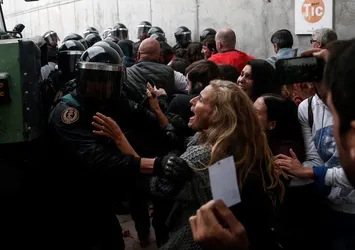 Referandum Barcelona maçını erteletti