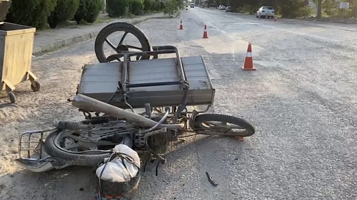 Manisa'da otomobil motosiklete çarptı: 2 ölü