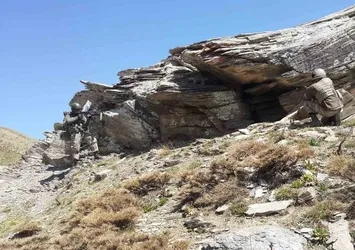 Van'da PKK'lıların özel kıyafetleri bulundu!