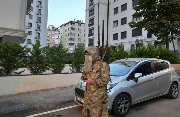 İstanbul'da siber dolandırıcılara operasyon! Onlarca gözaltı var - 1