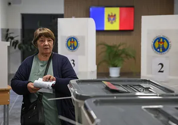 Moldova'da halk parlamento seçimi için sandık başında