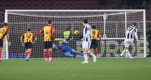 Penaltı için kavga etti! Hocası oyundan aldı