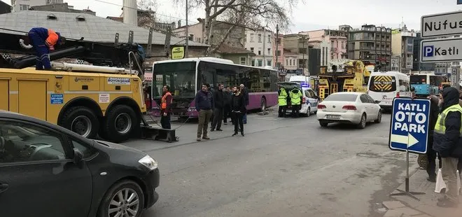 Kadıköy’de direksiyonu kilitlenen otobüs kaza yaptı!