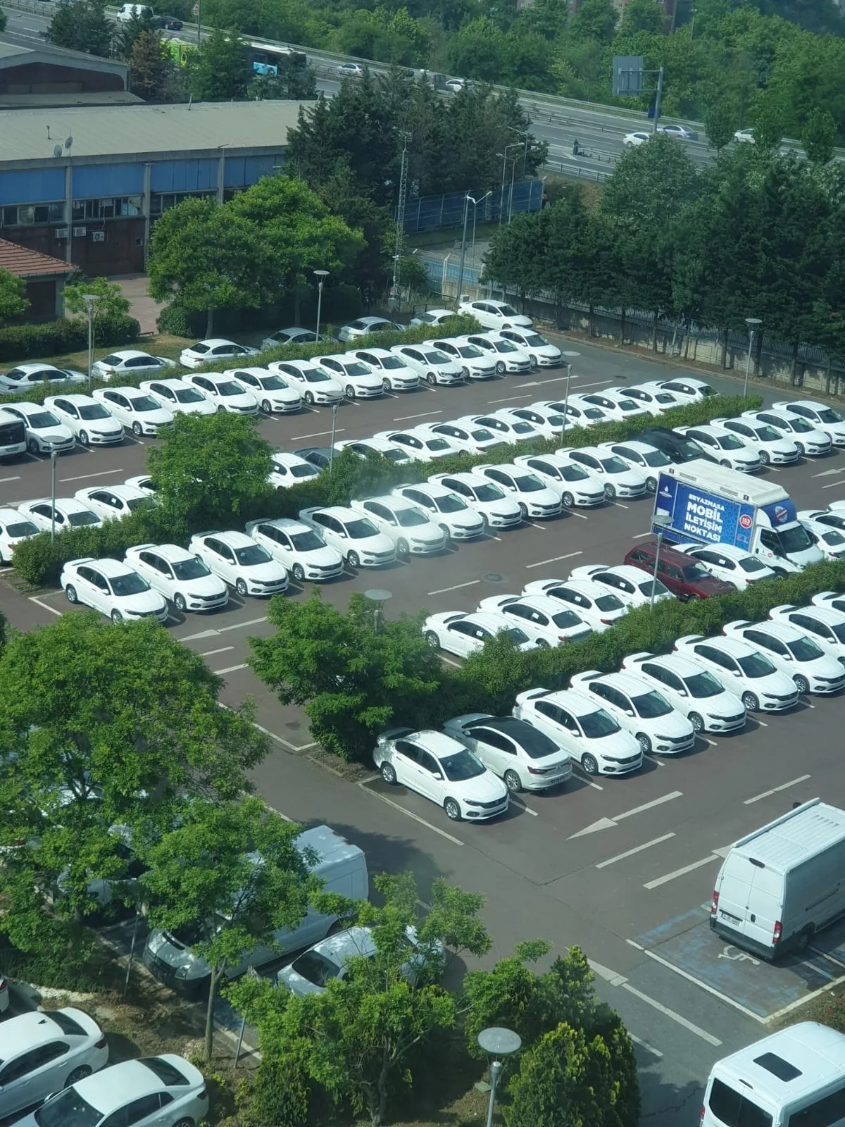 CHP'li İmamoğlu’nun makam aracı şovu fiyasko çıktı! Burası Yenikapı Miting Alanı değil İSKİ Genel Müdürlüğü!