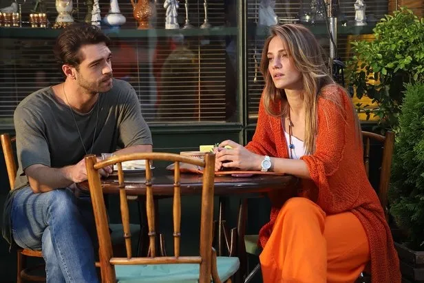 Çatı Katı Aşk oyuncuları kimler? Çatı Katı Aşk dizisi hangi semtte çekiliyor, konusu nedir?