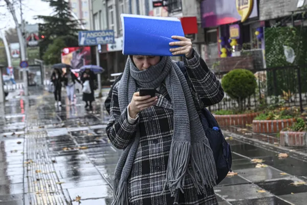 sibirya-uzerinden-giris-yapti-istanbullular-dikkat-beklenen-saganak-basladi-meteorolojiden-flas-uyari-1701663837113.jpg Sibirya üzerinden giriş yaptı 🌧️ İstanbullular dikkat: Beklenen sağanak başladı | Meteoroloji'den flaş uyarı - 3