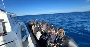 İzmir’de 56 düzensiz göçmen yakalandı
