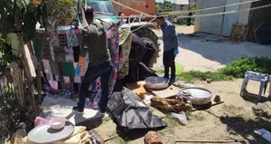 Kapıda ekmek yapanlara kurşun yağdırdı