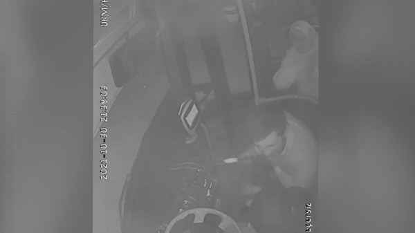 kahramanmarasta-bicakli-kavga-bicaklaninca-kendisini-sakinlestirmeye-calisan-soforu-bicakladi-1636110077512.jpg Kahramanmaraş’ta bıçaklı kavga! Bıçaklanınca kendisini sakinleştirmeye çalışan şoförü bıçakladı - 3