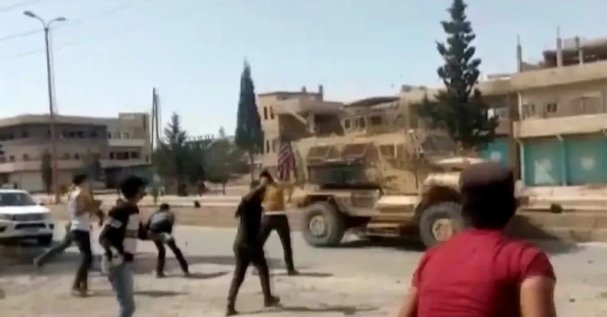 ABD'ye Suriye’de şok! Terör örgütü YPG-PKK yandaşları ABD ordusu araçlarını taşladı