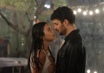 Halit Özgür Sarı ve Özge Yağız’dan aşka dair iki farklı bakış