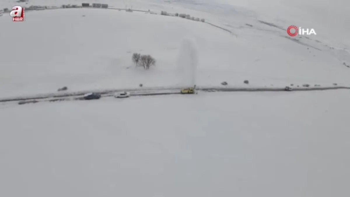 Arpalı Beldesi güne kar yağışıyla uyandı