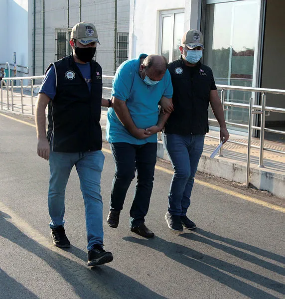 Adana merkezli 3 ilde FETÖ operasyonu: 10 gözaltı