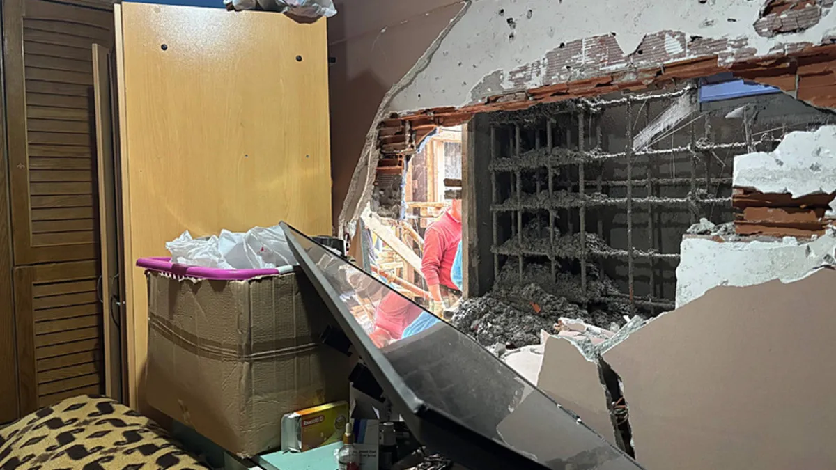 Kocaeli'de akılalmaz olay! İnşaat çalışması yatak odasını yıktı: İçerisi betonla doldu