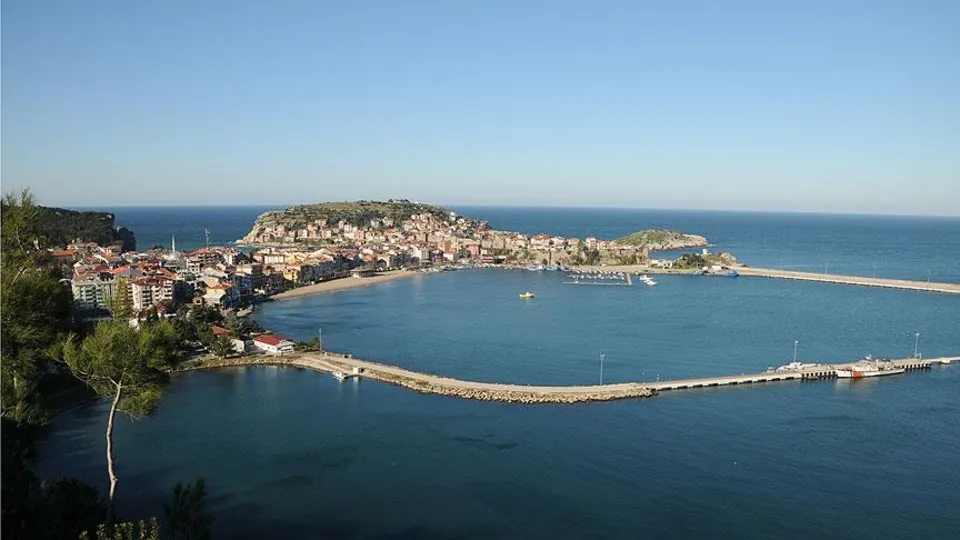 Rus turistler yaz boyunda kruvaziyer gemileriyle Amasra'ya akın etti