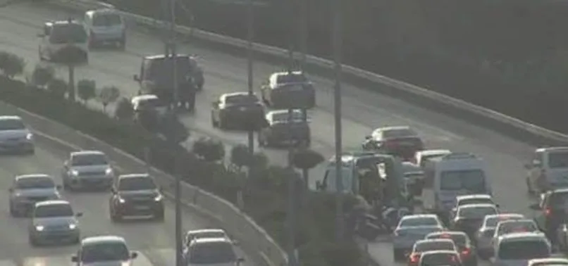 İstanbul'da korkunç olay! Trafiği de kilitledi