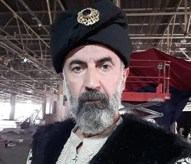 oyuncu-nurettin-ucar-kimdir-taksim-patlamasinda-eski-esi-ve-kizi-olen-nurettin-ucar-hangi-dizilerde-oynadi-1668435218768.jpg Oyuncu Nurettin Uçar kimdir, kaç yaşında? Taksim patlamasında eski eşi ve kızı ölen Nurettin Uçar hangi dizilerde oynadı? - 4