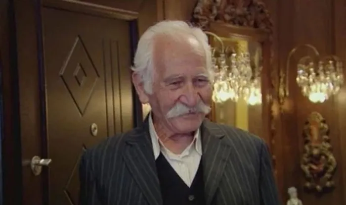 memik-dedeye-veda-arif-erkin-guzelbeyoglu-son-yolculuguna-ugurlanacak-1760773689308.jpg Kaynak: Sosyal medya