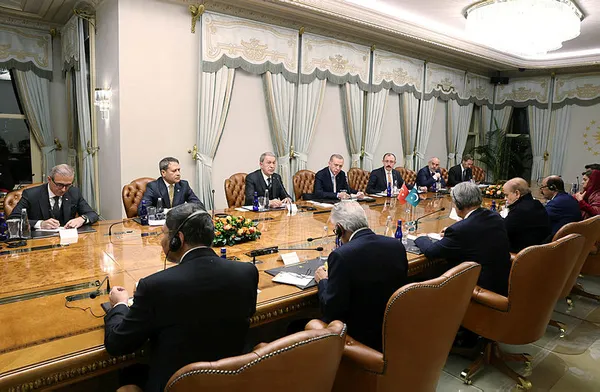 Pakistan Başbakanı Şahbaz Şerif’ten dünyaya Türkiye mesajı: Aramızı hiçbir güç bozamaz