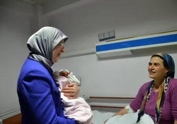 Denizli'de 2017'nin ilk bebeği Melike oldu