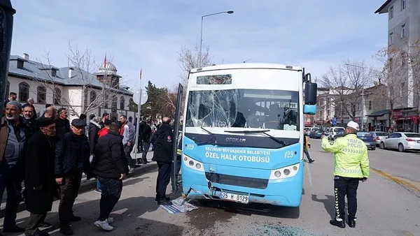 1710337393642.jpeg Erzurum'da halk otobüsü minibüsle çarpıştı: 14 yaralı - 2