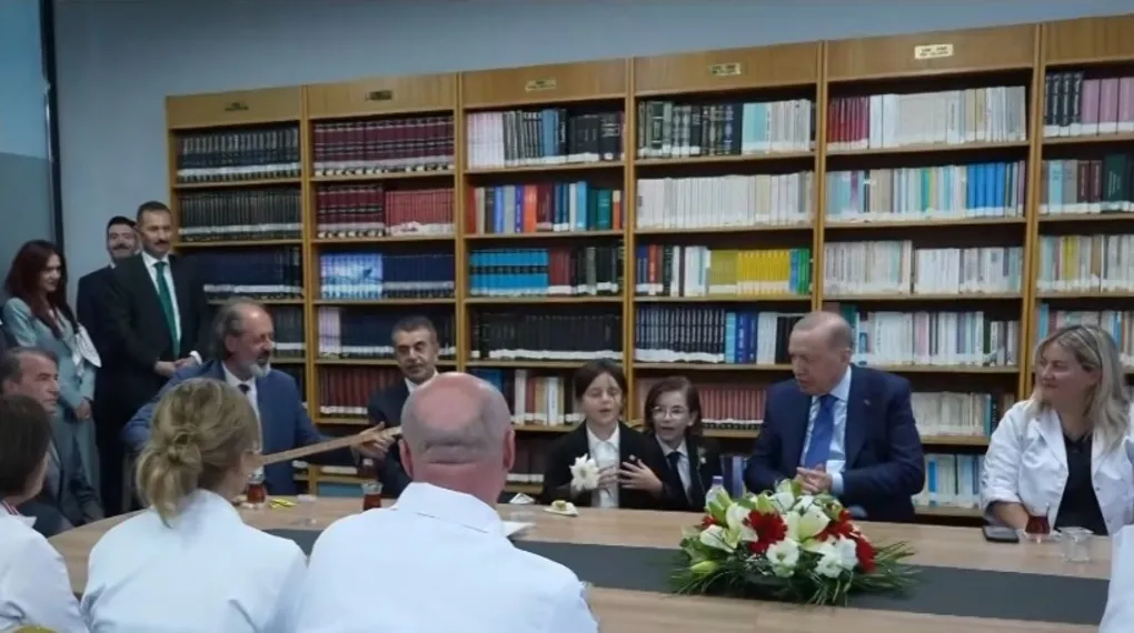 Başkan Erdoğan öğretmen ve öğrencilerle buluştu! Eğitim yılına türkülü başlangıç