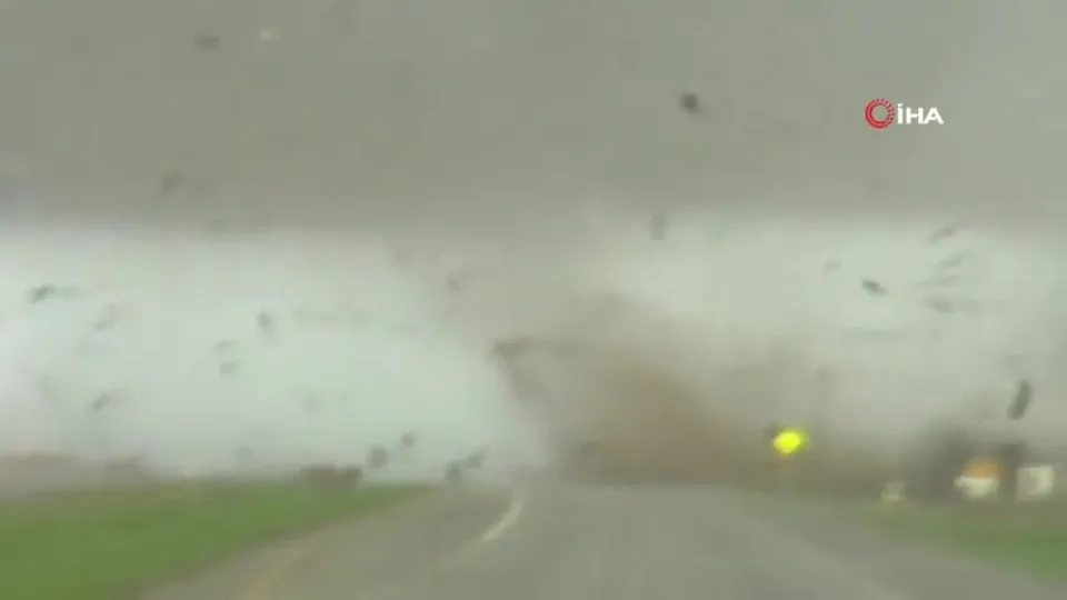 Dev hortum ortalığı savaş alanına çevirdi