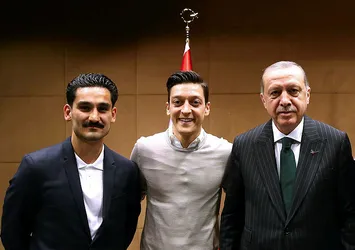 Mesut Özil: Ne olursa olsun yine de o fotoğrafı çektirirdim