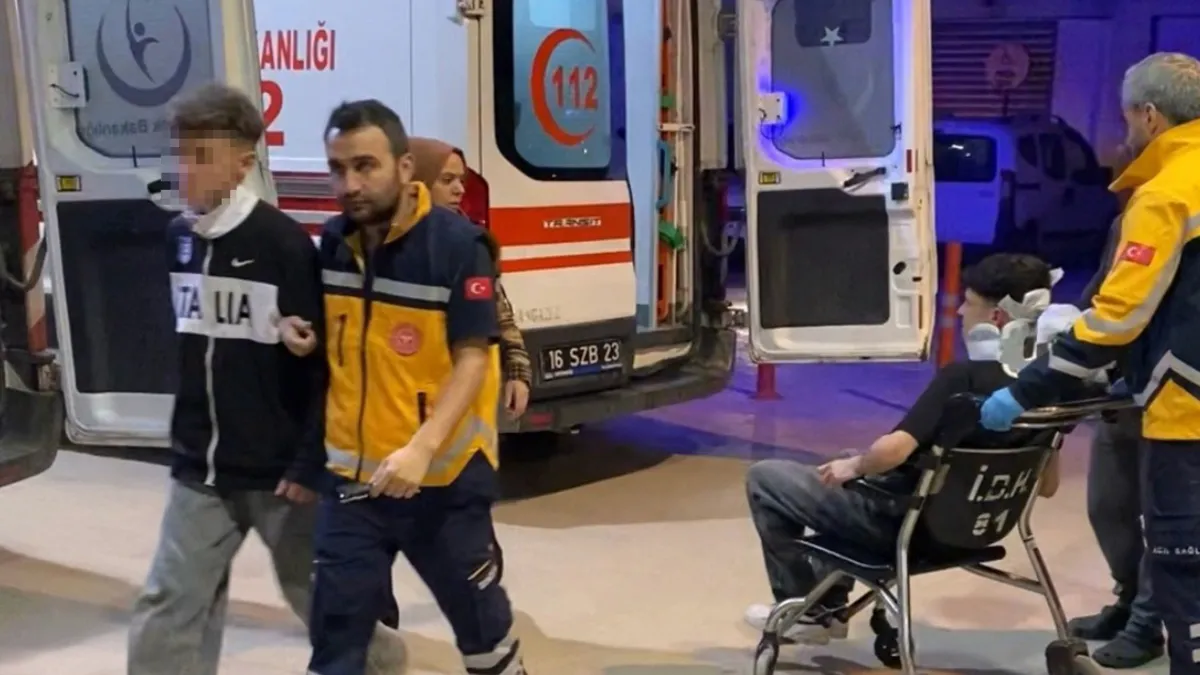 Bursa'da yan baktın tartışması: Silah kabzasıyla darbedildiler