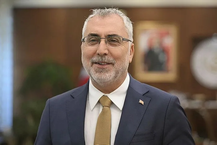 sgk-dugmeye-basti-belediyelerin-96-milyar-tllik-borcu-tahsil-edilecek-1721895325586.jpeg Çalışma ve Sosyal Hizmetler Bakanı Vedat Işıkhan
