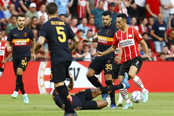 Galatasaray Şampiyonlar Ligi’nde farklı mağlup! PSV 5-1 Galatasaray MAÇ SONUCU-ÖZET