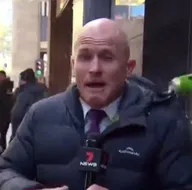 Canlı yayında neye uğradığını şaşırdı! Başına...