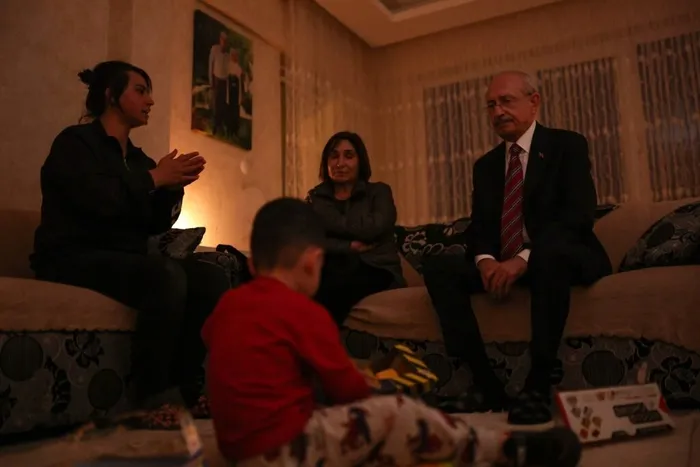 CHP lideri Kemal Kılıçdaroğlu’nun ziyaret ettiği evde elektrikler gerçekten kesik miydi? Bakan Fatih Dönmez gerçekleri ortaya çıkarttı