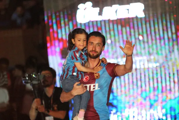 Trabzonspor’da ayrılık: Milli yıldızın sözleşmesi feshedildi