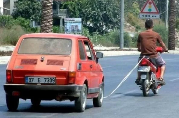 Bu kadarına pes dedirtti! Maskeyi yüzü yerine plakasına taktı