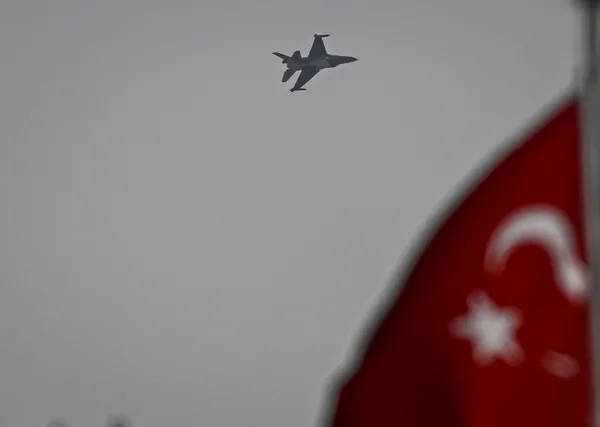 turk-donanmasinin-gurur-gunu-100-savas-gemisi-istanbul-bogazinda-soloturkten-nefes-kesen-gosteri-1698588985524.jpg Türk donanmasının gurur günü! 100 savaş gemisi İstanbul Boğazı'nda! SOLOTÜRK'ten nefes kesen gösteri... - 3