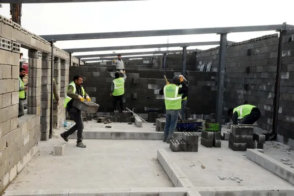 İslahiye’de depremzedeler için hummalı çalışma! 1300 prefabrik ve 276 briket ev martta hazır