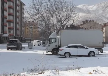 Bitlis'te yoğun kar etkili oldu