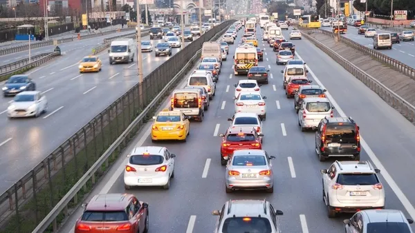 okullar-bugun-aciliyor-istanbulda-okul-trafigi-1694408055672.jpeg Okullar bugün açıldı! İstanbul'da 'okul' trafiği - 2