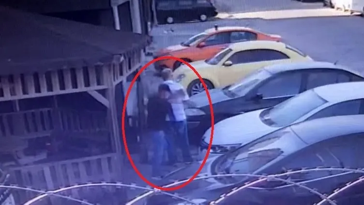 İstanbul'da bıçaklı saldırgan dehşeti! Servis beklerken defalarca bıçaklandı