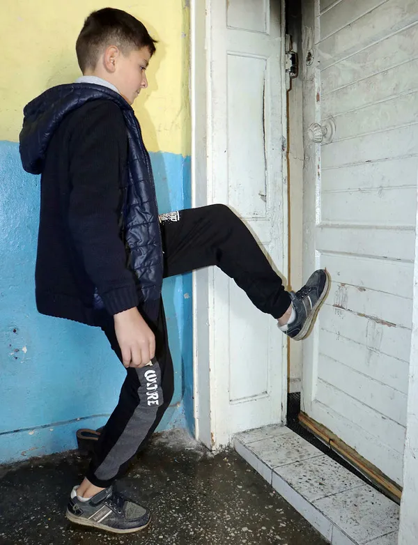 erzurumda-12-yasindaki-cocuk-canini-hice-saydi-4-yasindaki-armani-alevlerin-arasindan-kurtardi-1669019775983.jpg Erzurum’da 12 yaşındaki çocuk canını hiçe saydı! 4 yaşındaki Arman’ı alevlerin arasından kurtardı! - 5