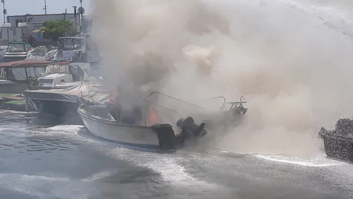 Son dakika: İstanbul Maltepe’de tekne yangını