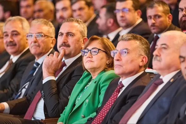 baskan-sahin-2024-2029-vizyon-toplantisinda-secim-beyannamesini-acikladi-1708103128787.jpg Başkan Şahin 2024-2029 Vizyon Toplantısı'nda seçim beyannamesini açıkladı - 9