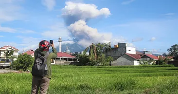 Görenler telefona sarıldı! Gökyüzü küle büründü
