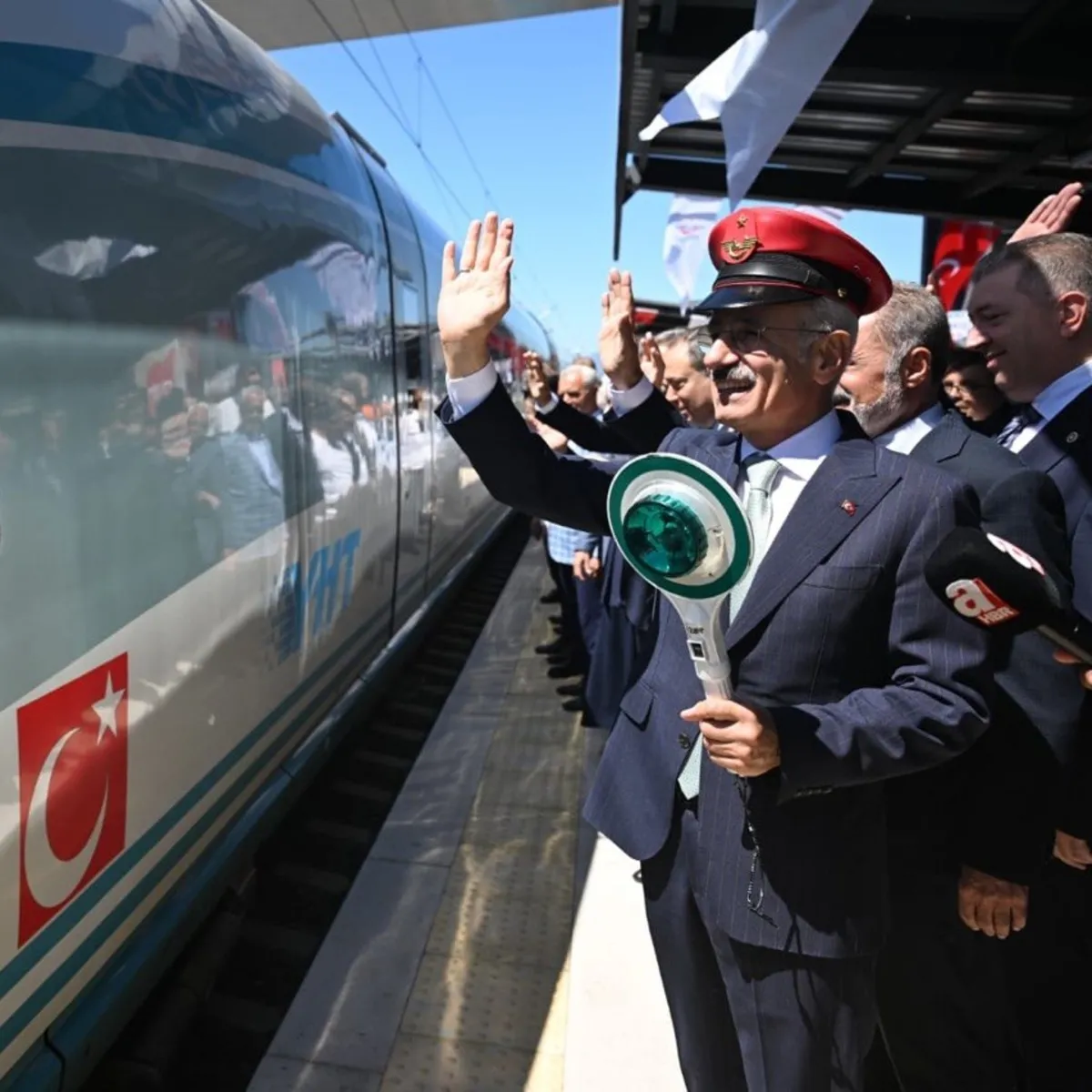 Sakarya’nın ulaşım ağı güçlendi! Pamukova YHT İstasyonu ve Alifuatpaşa Köprülü Kavşağı açıldı