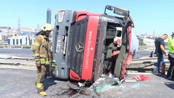 Beylikdüzü'nde korkunç anlar! Beton mikseri devrildi - 1