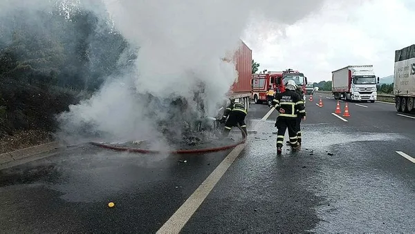 1685107424153.jpeg TEM'de beyaz eşya yüklü tır alev alev yandı! Sürücü canını zor kurtardı - 1