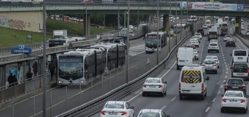Son dakika: İstanbul'da kademeli normalleşmenin ikinci gününde trafik yoğunluğu yaşanıyor